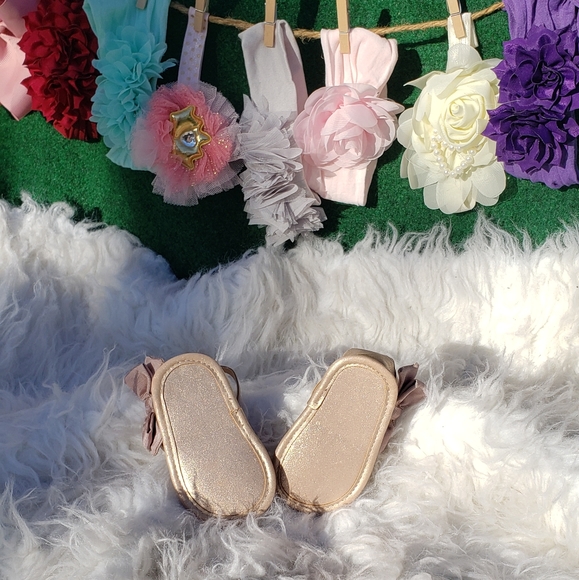 NWT Rose gold baby sandal with ankle bow - Picture 3 of 6